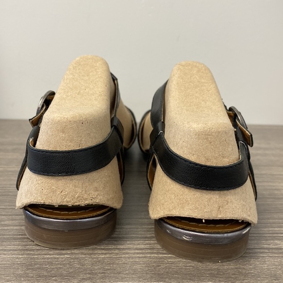 BareTraps Strappy Leather Flat Sandal - Picture 6 of 8